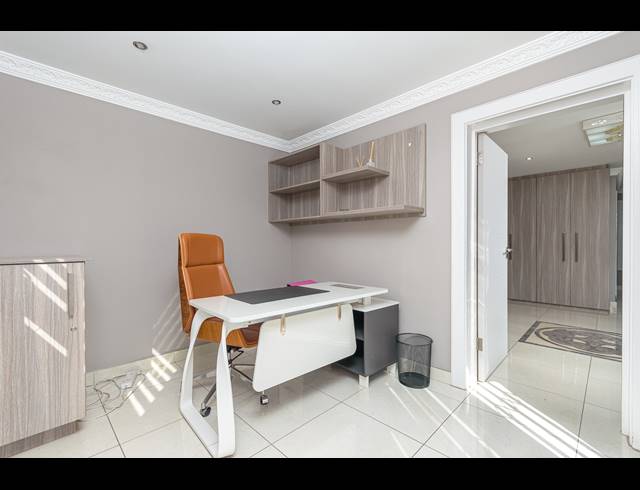 3 BEDROOM HOUSE TO LET IN KYALAMI HILLS
